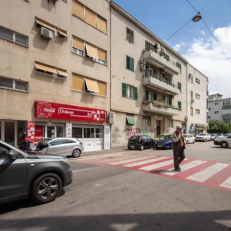 Apartment Mediterranean Bliss Near Old Town And