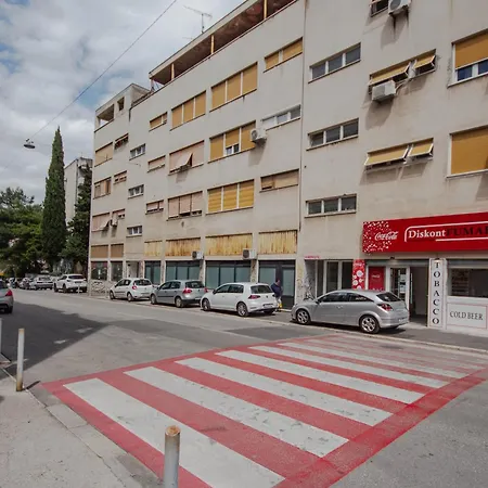 Apartment Mediterranean Bliss Near Old Town And