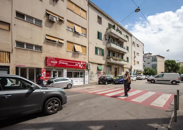 Apartment Mediterranean Bliss Near Old Town And